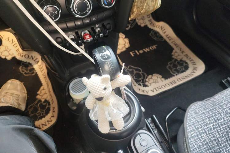 Used MINI 2016 1.2T ONE Pioneer Edition Gear Lever