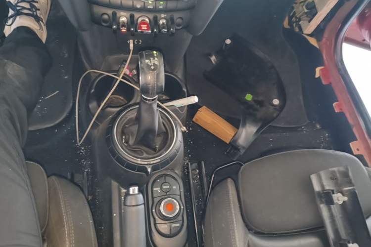 Used MINI 2016 1.5T COOPER Five-Door Edition Gear Lever