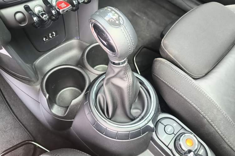 Used MINI 2016 1.5T COOPER Five-Door Edition Gear Lever