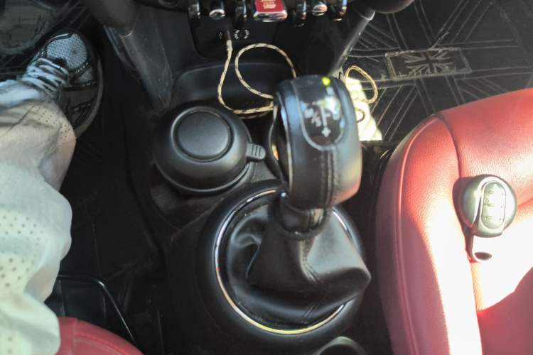 Used MINI 2016 1.2T ONE Pioneer Edition Five-Door Version Gear Lever