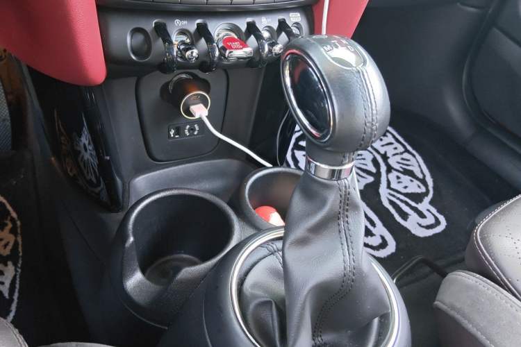 Used MINI 2016 1.5T COOPER Performance Edition Gear Lever