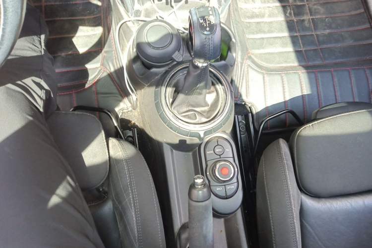 Used MINI 2016 1.5T COOPER Five-Door Edition Gear Lever