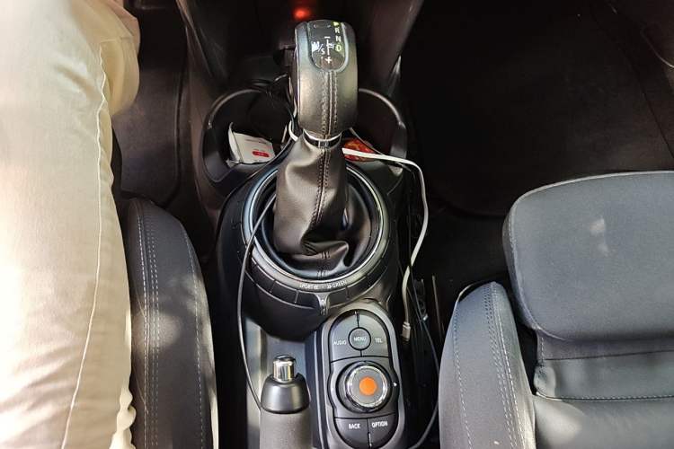 Used MINI 2016 1.5T COOPER Five-Door Edition Gear Lever