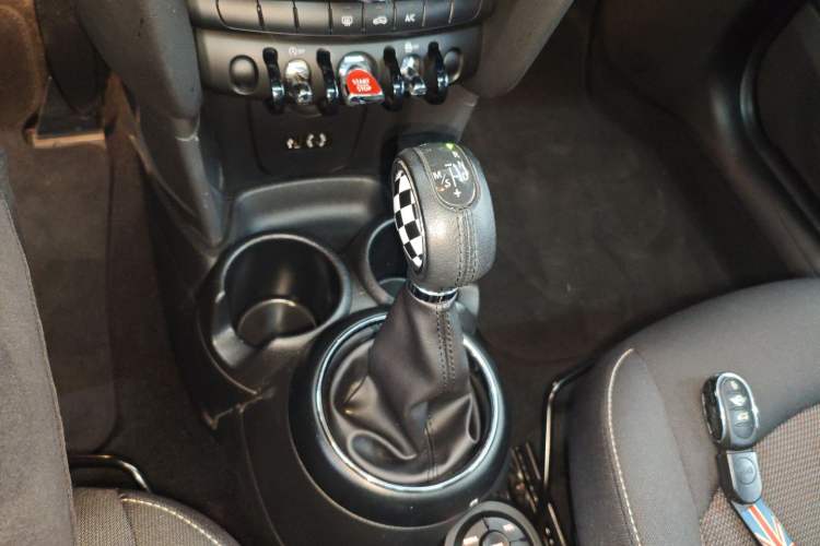 Used MINI 2016 1.2T ONE Pioneer Edition Gear Lever