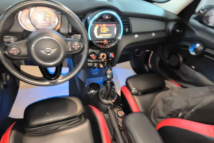 Used MINI 2016 1.5T COOPER Five-Door Edition Gear Lever