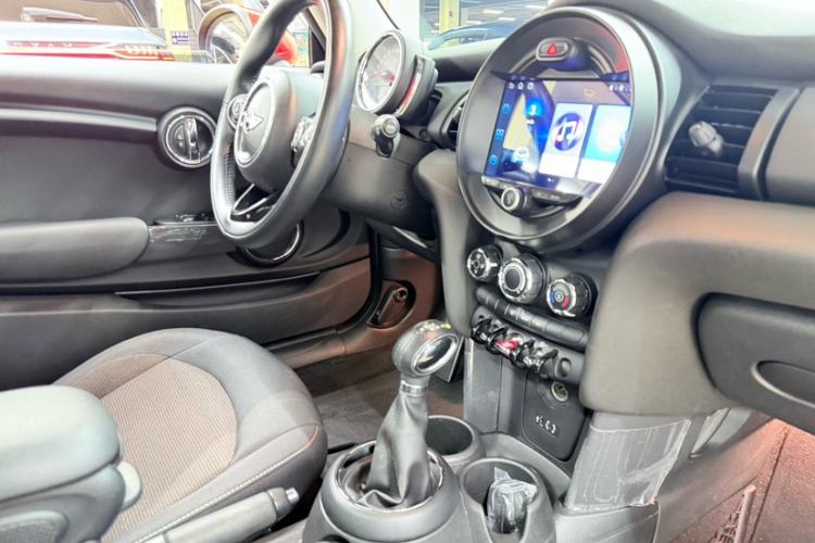 Used MINI 2016 1.2T ONE Pioneer Edition Gear Lever