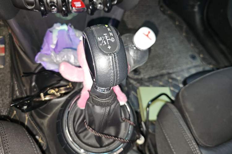 Used MINI 2016 1.5T COOPER Five-Door Edition Gear Lever