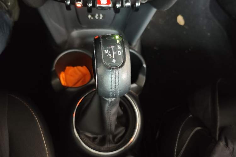 Used MINI 2016 1.2T ONE Pioneer Edition Gear Lever