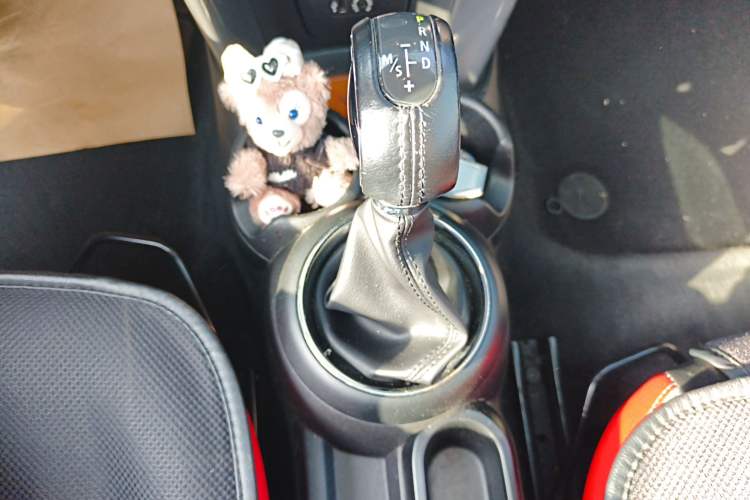 Used MINI 2016 1.2T ONE Pioneer Edition Gear Lever