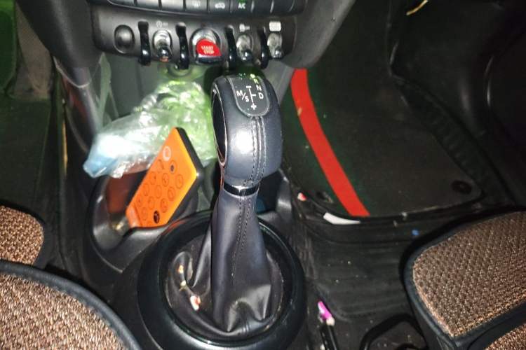 Used MINI 2016 1.5T COOPER Five-Door Edition Gear Lever