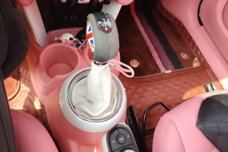Used MINI 2016 1.2T ONE Pioneer Edition Five-Door Version Gear Lever