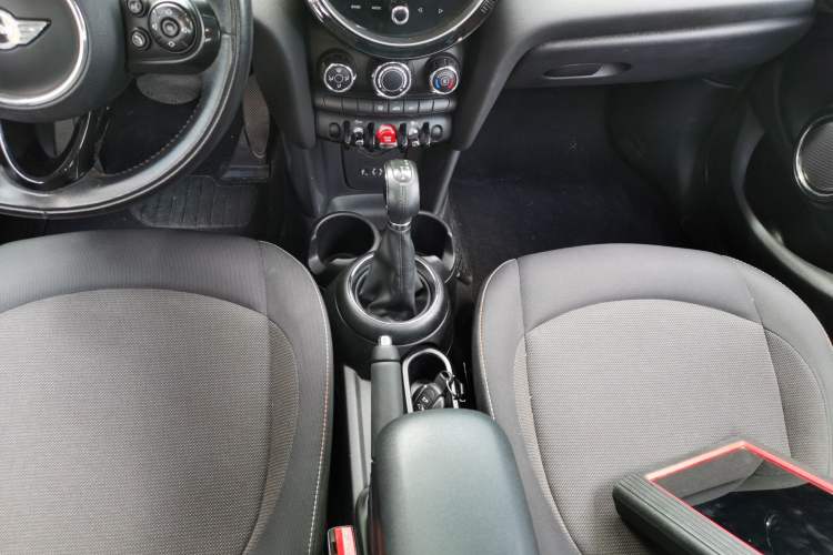 Used MINI 2016 1.2T ONE Pioneer Edition Five-Door Version Gear Lever
