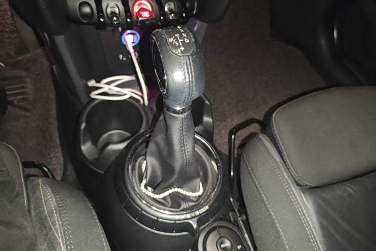 Used MINI 2016 1.5T COOPER SEVEN Gear Lever