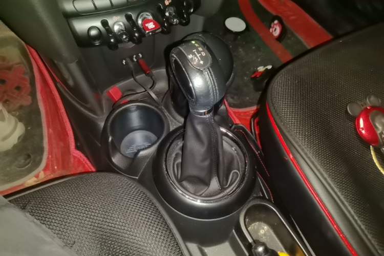 Used MINI 2016 1.2T ONE Pioneer Edition Gear Lever