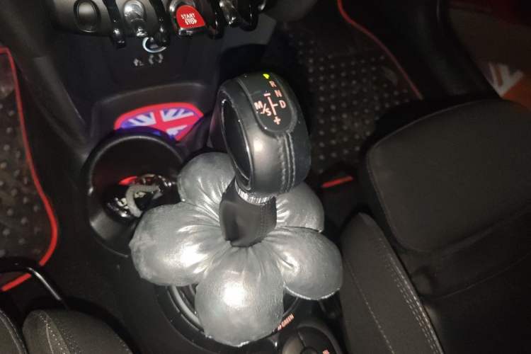 Used MINI 2016 1.5T COOPER Five-Door Edition Gear Lever