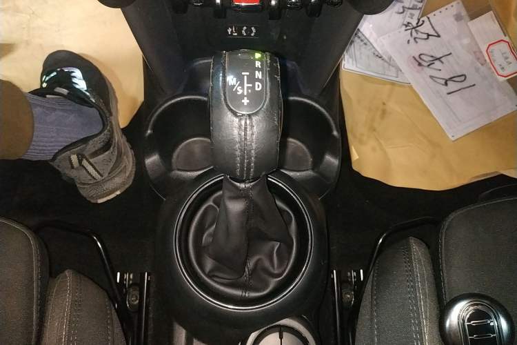 Used MINI 2016 1.5T COOPER Five-Door Edition Gear Lever