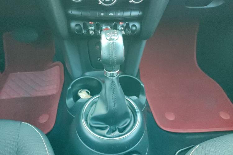 Used MINI 2016 1.2T ONE Pioneer Edition Gear Lever