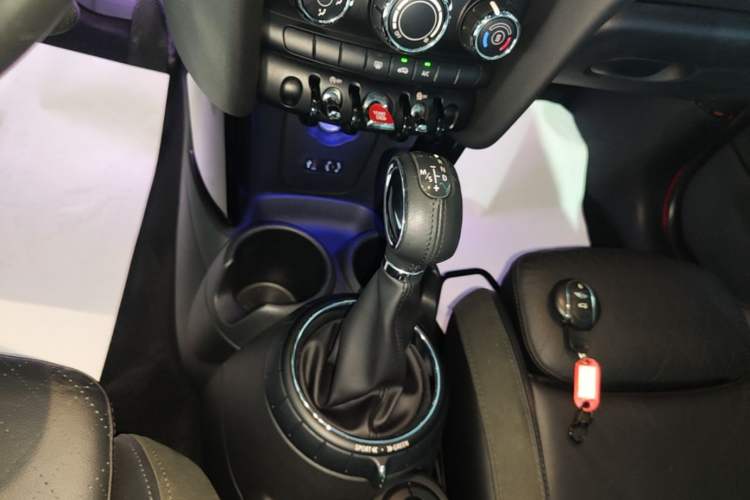 Used MINI 2016 1.5T COOPER Performance Edition Gear Lever