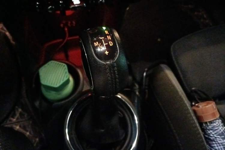 Used MINI 2016 1.5T COOPER Five-Door Edition Gear Lever
