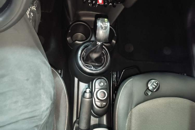 Used MINI 2016 1.2T ONE Pioneer Edition Gear Lever