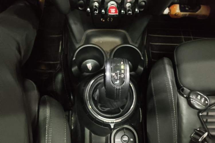 Used MINI 2016 1.5T COOPER Five-Door Edition Gear Lever