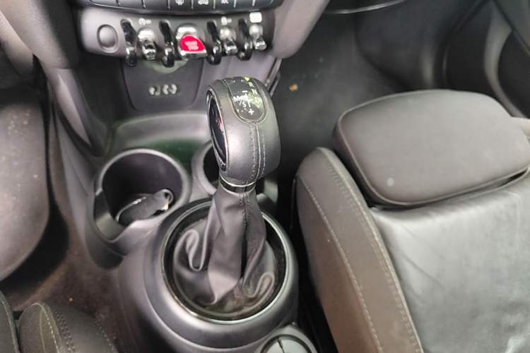 Used MINI 2016 1.5T COOPER Five-Door Edition Gear Lever