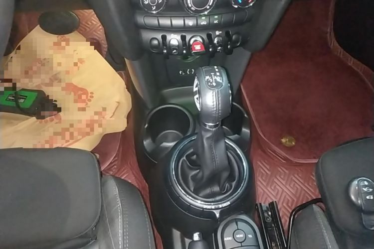 Used MINI 2016 1.5T COOPER Five-Door Edition Gear Lever