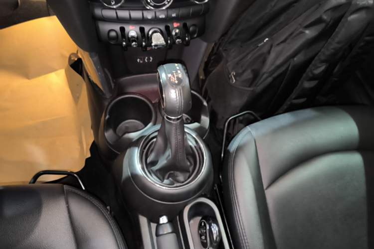 Used MINI 2016 1.2T ONE Pioneer Edition Gear Lever