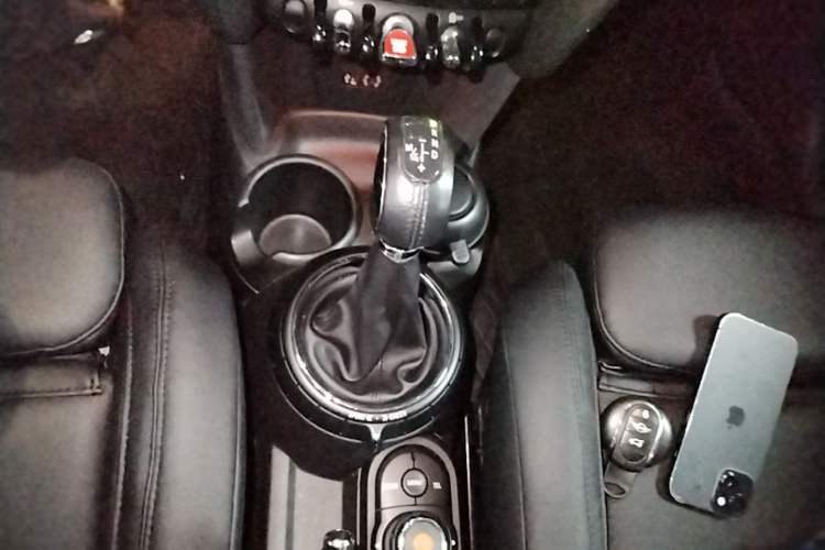 Used MINI 2016 1.5T COOPER Five-Door Edition Gear Lever