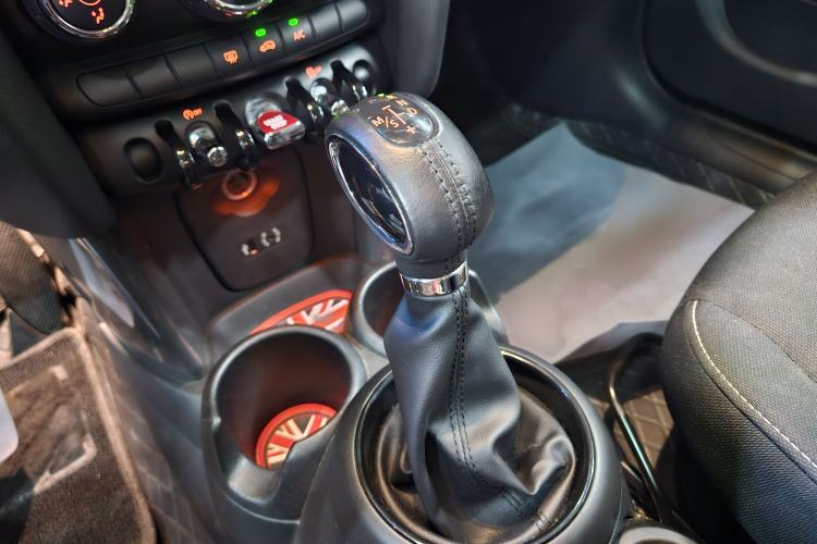 Used MINI 2016 1.2T ONE Five-Door Edition Gear Lever