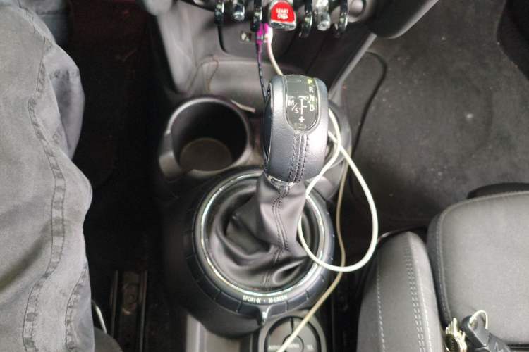Used MINI 2016 1.5T COOPER Five-Door Edition Gear Lever