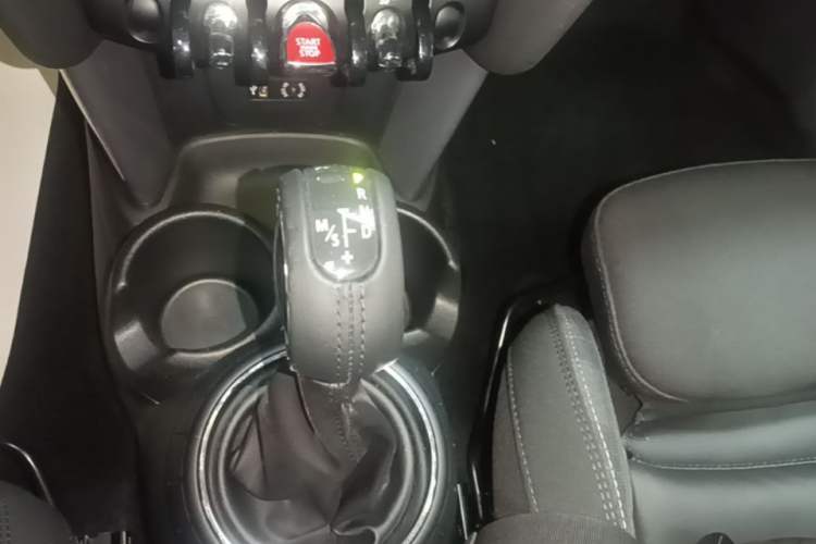 Used MINI 2016 1.5T COOPER Five-Door Edition Gear Lever