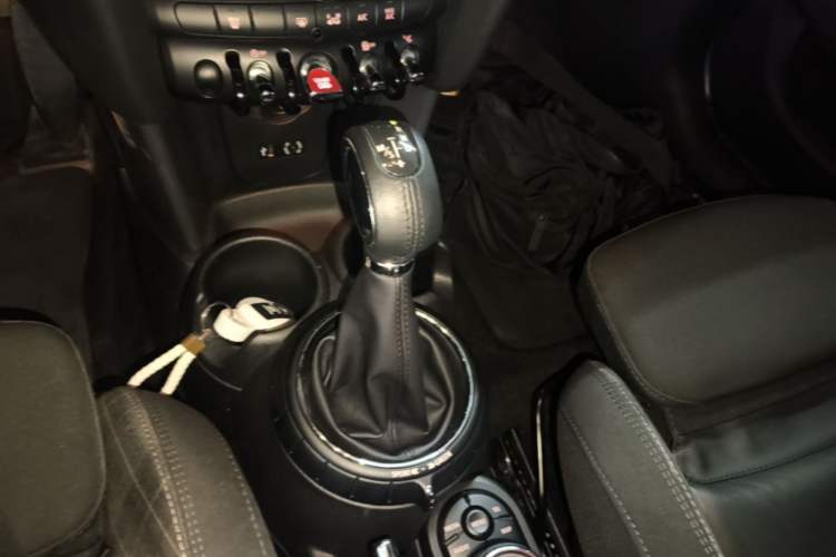 Used MINI 2016 1.5T COOPER Performance Edition 5-door version Gear Lever