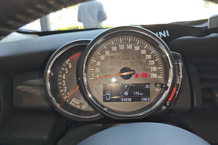 Used MINI 2016 1.5T COOPER Five-Door Edition Instrument Cluster
