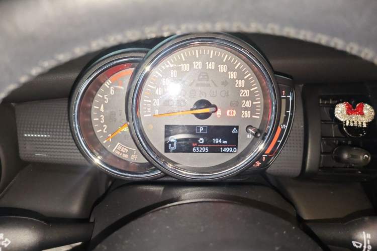 Used MINI 2016 1.5T COOPER Five-Door Edition Instrument Cluster