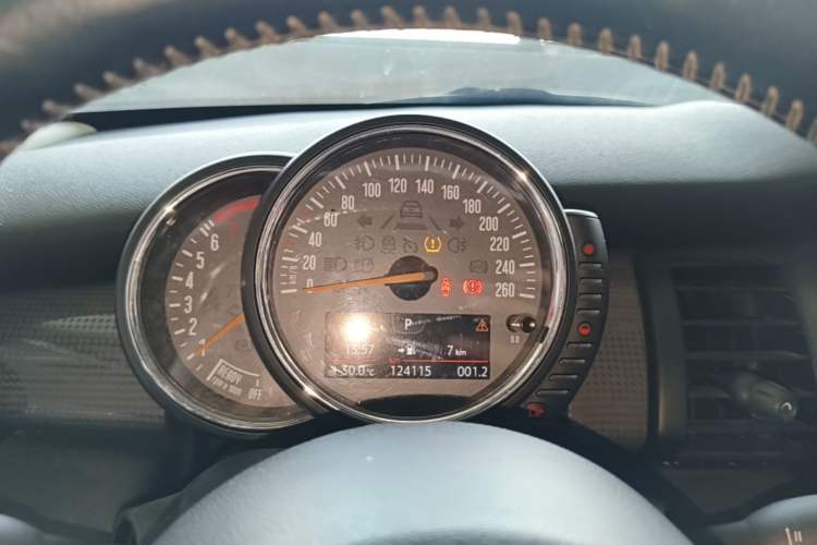 Used MINI 2016 1.5T COOPER Five-Door Edition Instrument Cluster