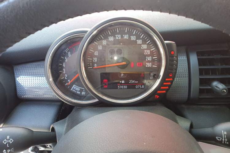 Used MINI 2016 1.5T COOPER Five-Door Edition Instrument Cluster