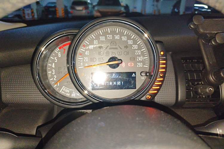 Used MINI 2016 1.5T COOPER Five-Door Edition Instrument Cluster