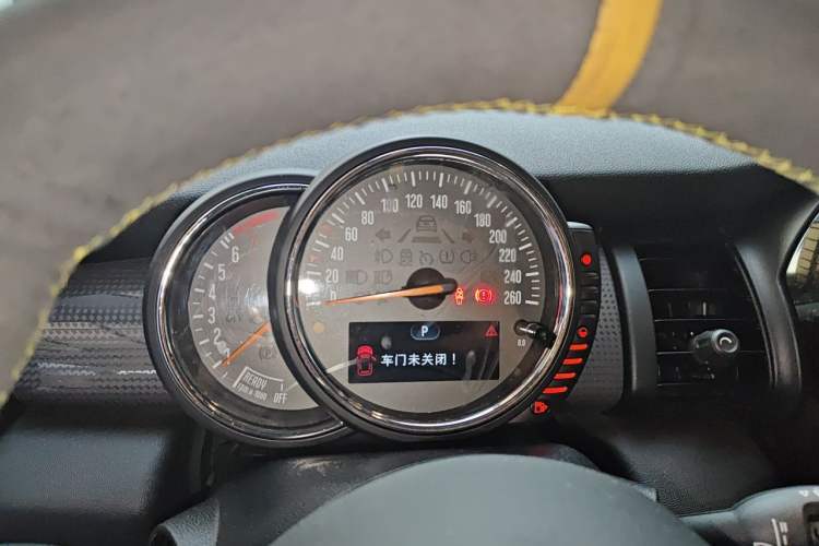 Used MINI 2016 1.5T COOPER Five-Door Edition Instrument Cluster