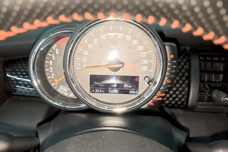 Used MINI 2016 2.0T COOPER S Pioneer Edition Five-Door Model Instrument Cluster