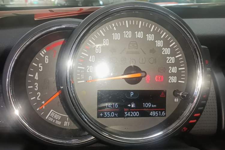 Used MINI 2016 1.5T COOPER Five-Door Edition Instrument Cluster