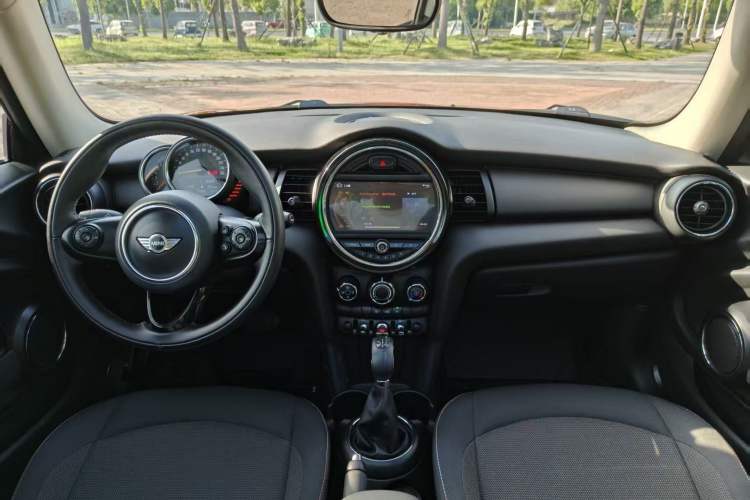 Used MINI 2016 1.2T ONE Pioneer Edition Interior 1