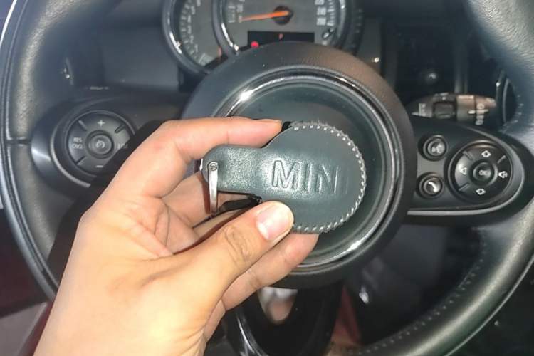 Used MINI 2016 1.5T COOPER Interior 1
