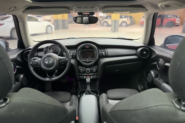 Used MINI 2016 1.5T COOPER Interior 1