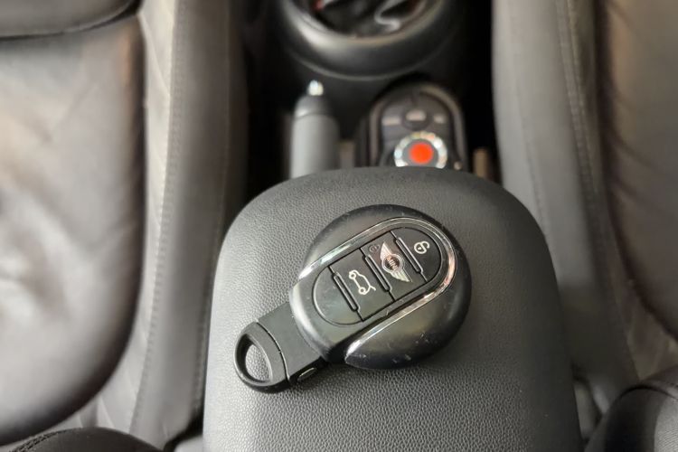 Used MINI 2016 1.5T COOPER Five-Door Edition Interior 1
