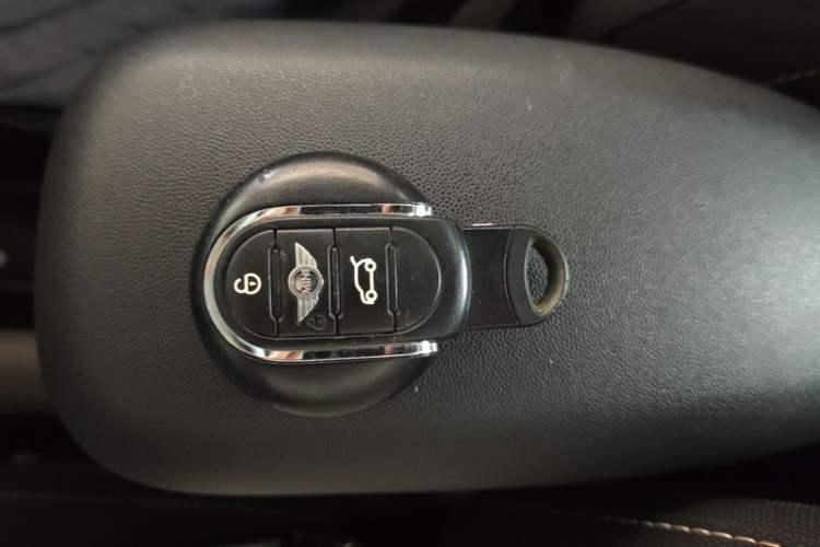 Used MINI 2016 1.2T ONE Pioneer Edition Interior 1