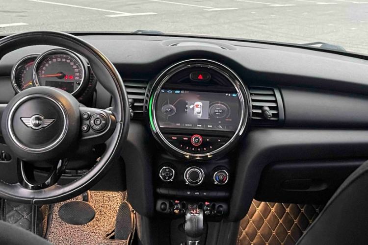 Used MINI 2016 1.2T ONE Pioneer Edition Interior 1