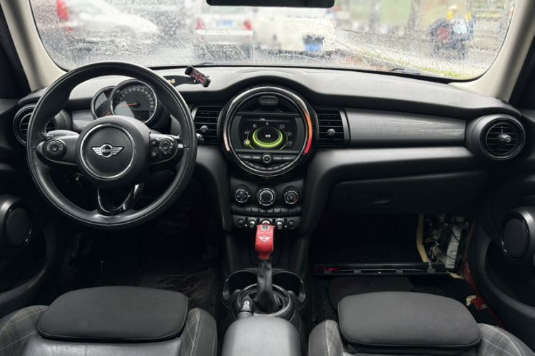 Used MINI 2016 1.5T COOPER Five-Door Edition Interior 1
