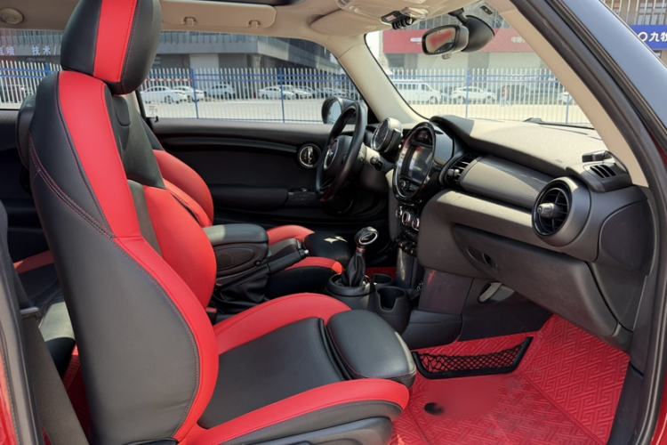 Used MINI 2016 1.5T COOPER Interior 1