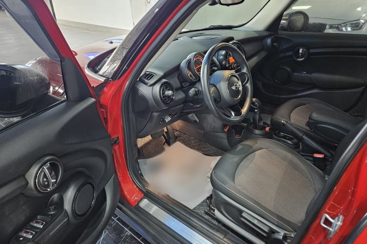 Used MINI 2016 1.2T ONE Five-Door Edition Interior 1